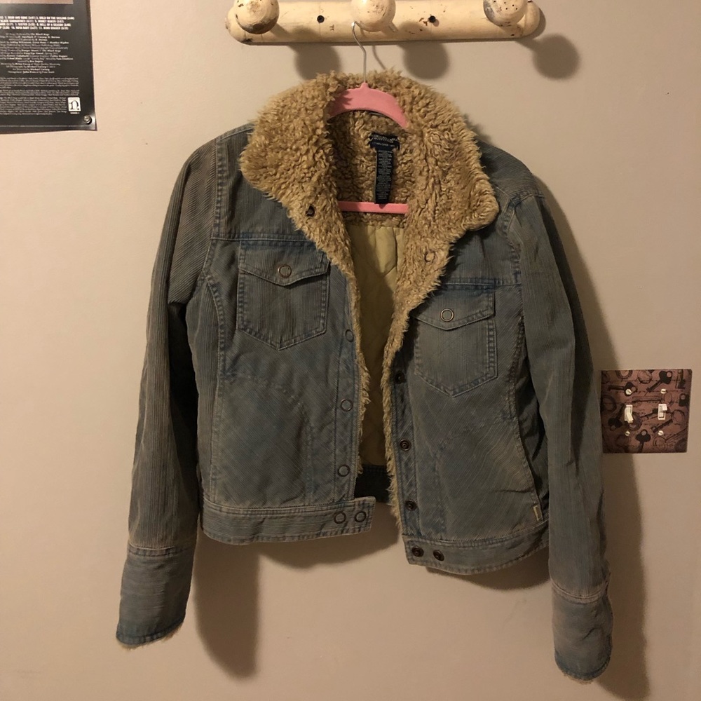 American Eagle A&E Jean Jacket w/ faux fur collar